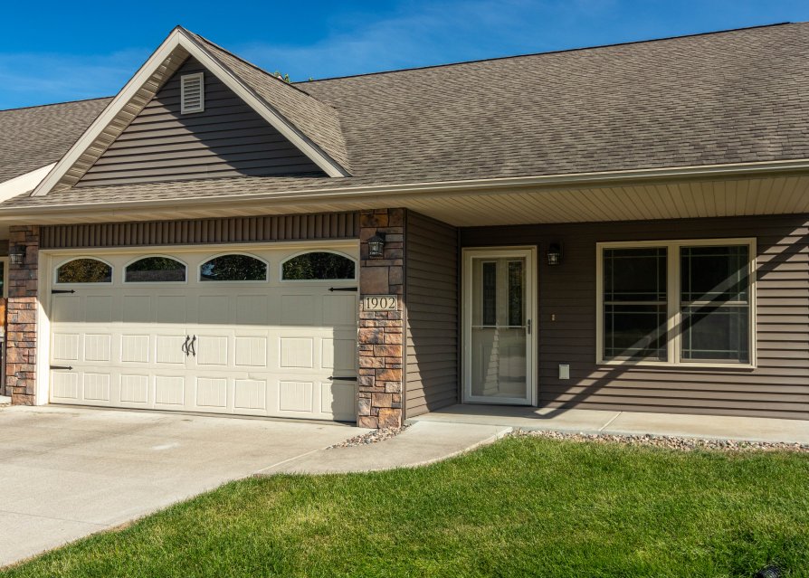 Residential & Commercial property for rent in La Crosse, French Island